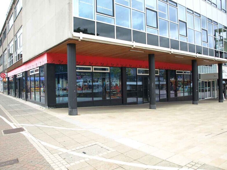 11-23 Town Sq, Stevenage à louer - Photo de l’immeuble – Image 3 sur 7