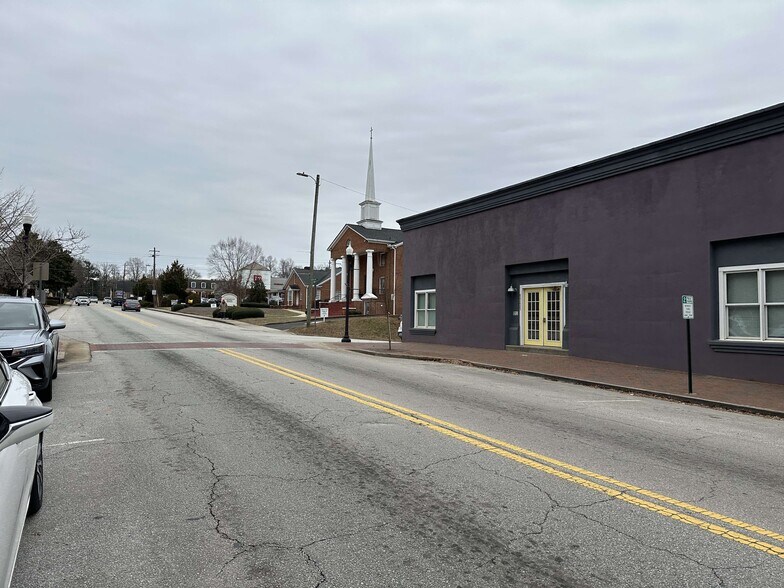 1317 Washington St, Clarkesville, GA à vendre - Photo de l’immeuble – Image 3 sur 18