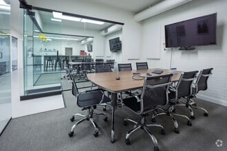 223 N Harbor Blvd, Fullerton, CA à louer Photo intérieure– Image 2 sur 16