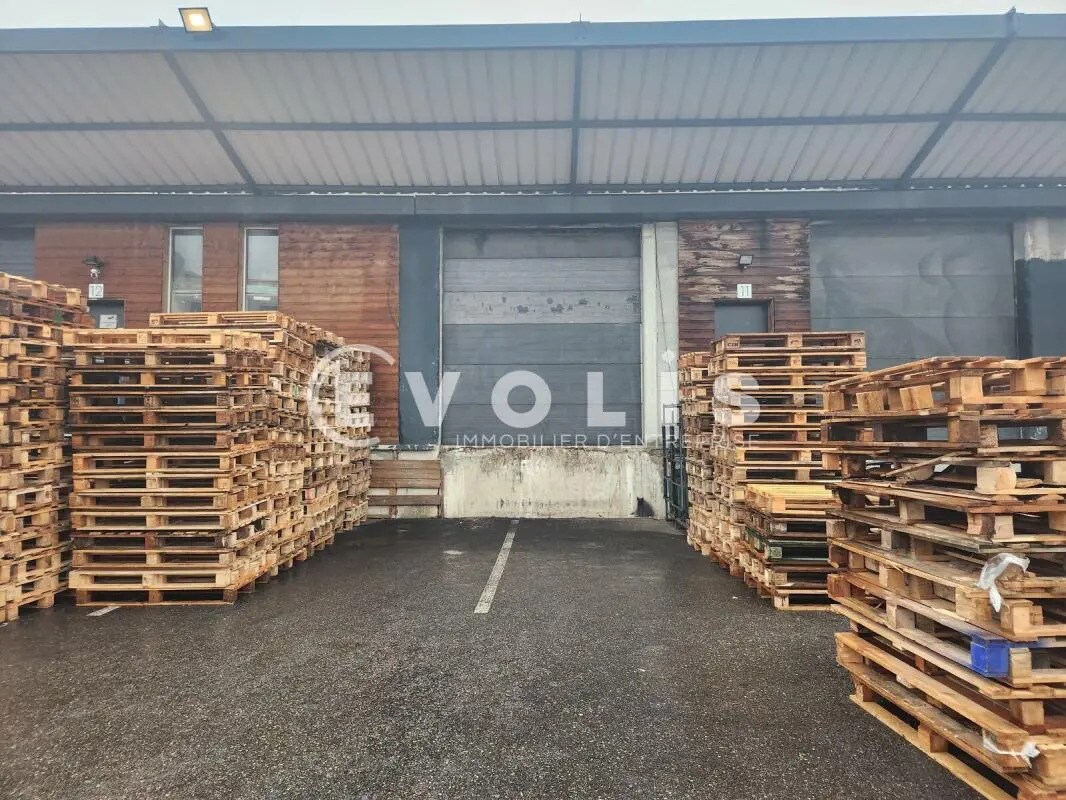 Local d’activités dans Saint-Priest à louer Photo de l’immeuble– Image 1 sur 16