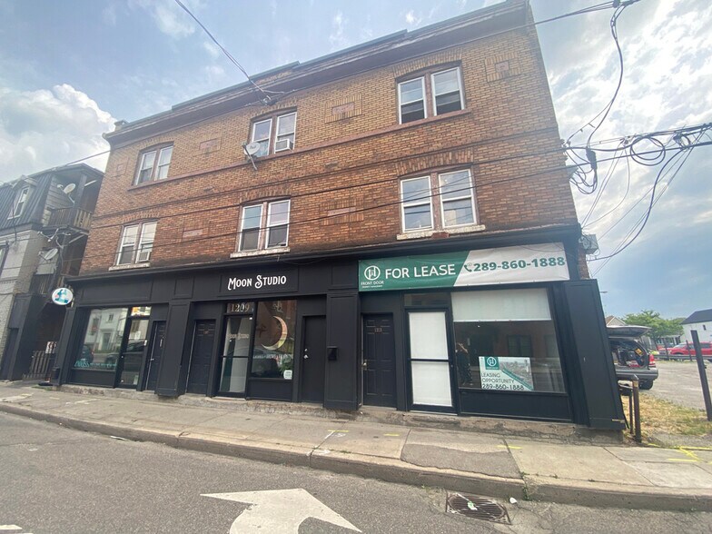1203-1215 Cannon St E, Hamilton, ON à vendre - Photo de l’immeuble – Image 2 sur 6