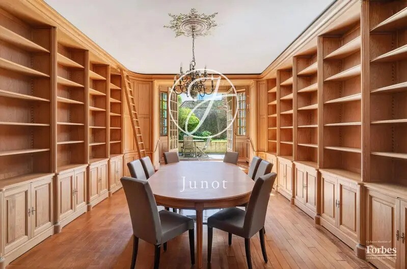 Bureau dans Versailles à vendre - Photo de l’immeuble – Image 3 sur 16
