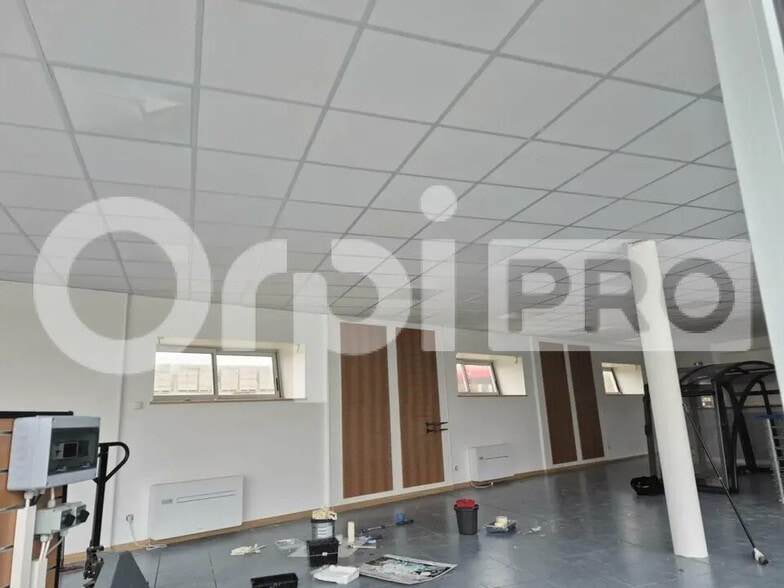 Local commercial dans Châlons-en-Champagne à louer - Photo intérieure – Image 2 sur 7