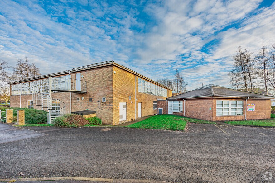 North Caldeen Rd, Coatbridge à louer - Photo principale – Image 1 sur 5