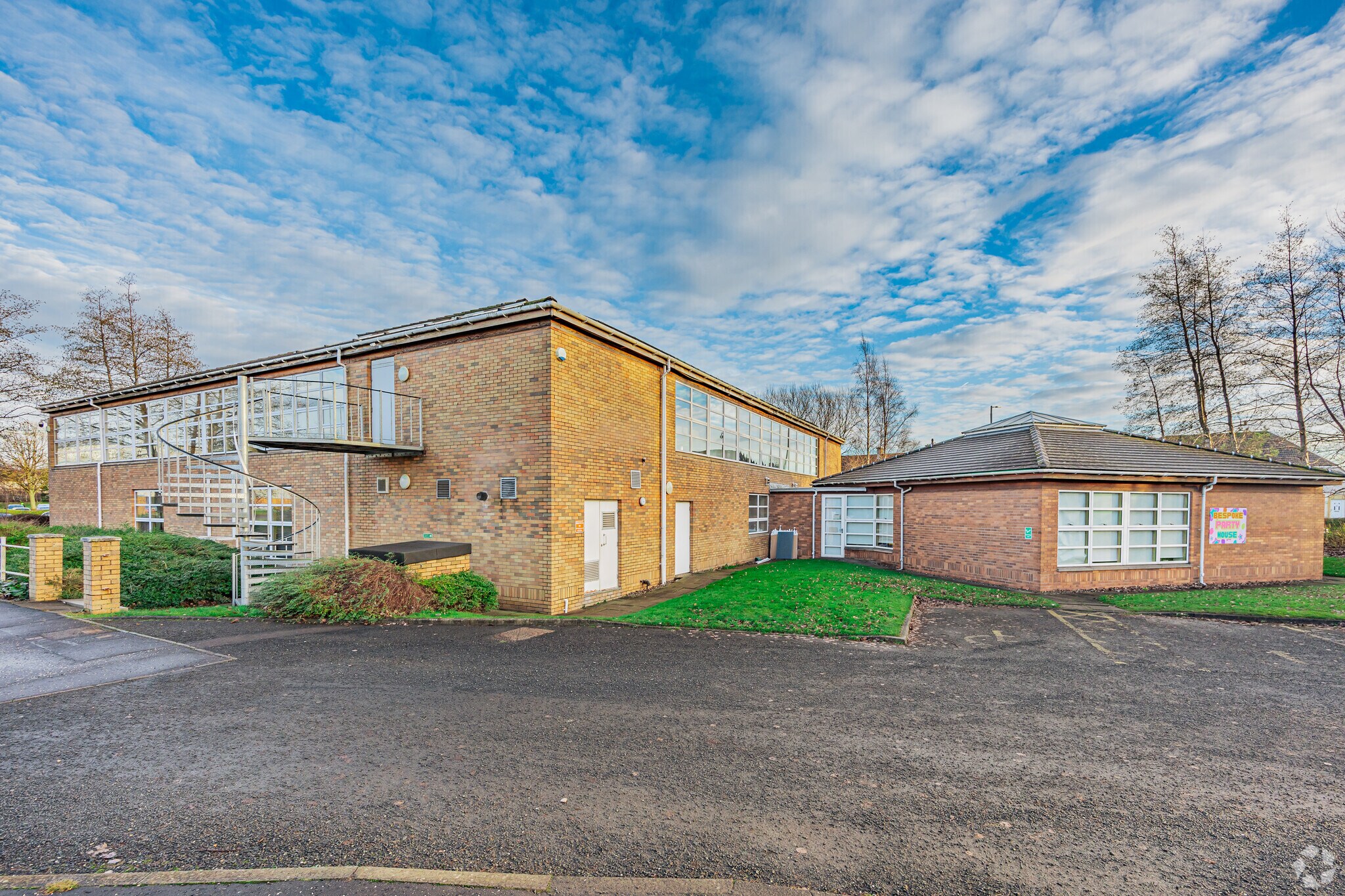 North Caldeen Rd, Coatbridge à louer Photo principale– Image 1 sur 6