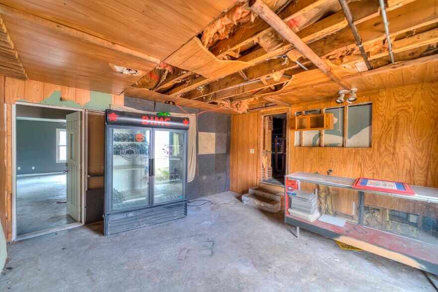 1011 Lansing Ave, Jackson, MI à vendre - Photo de l’immeuble – Image 2 sur 10