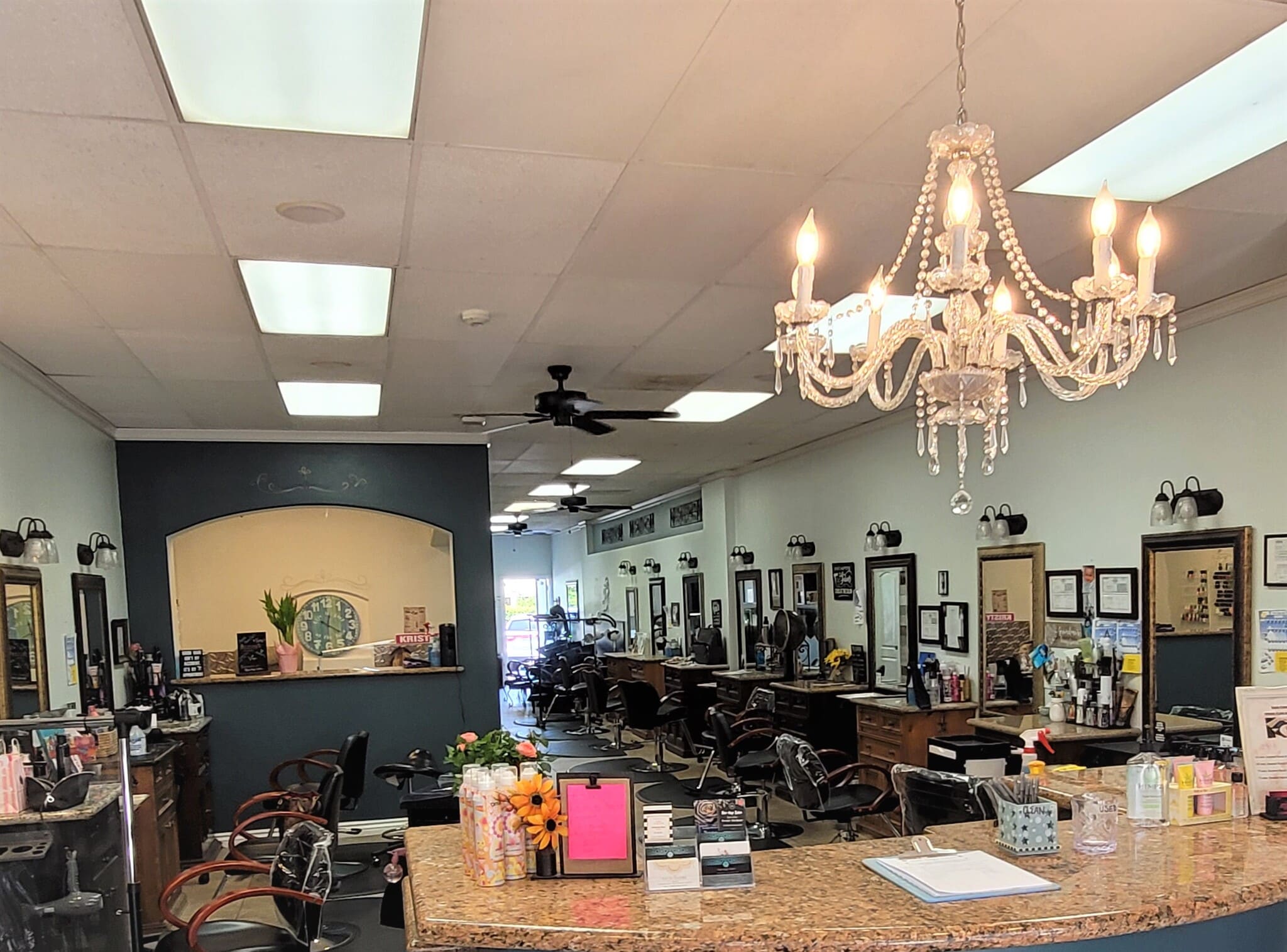 Turn Key Hair Salon, Simi Valley, CA à louer Photo intérieure– Image 1 sur 4