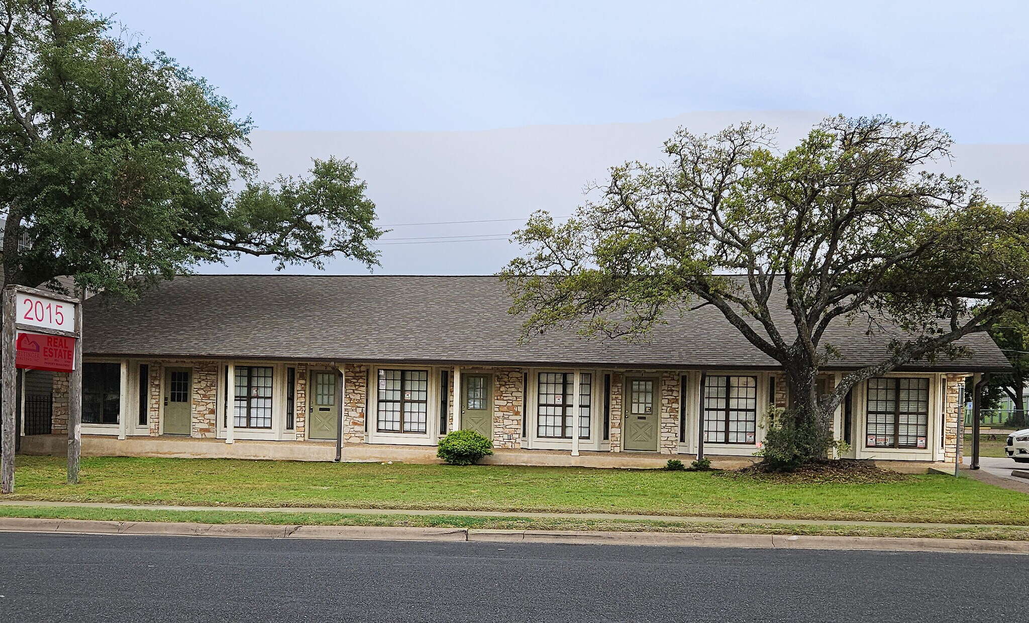 2015 Monarch Dr, Austin, TX à vendre Photo de l’immeuble– Image 1 sur 10