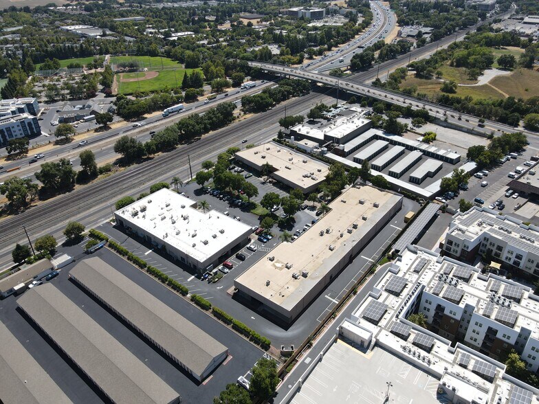 2121 2nd St, Davis, CA à louer - Photo de l’immeuble – Image 2 sur 10