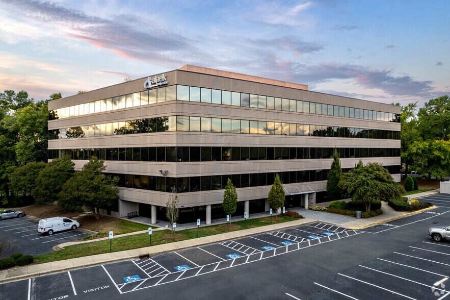 7621 Little Ave, Charlotte, NC à louer - Photo principale – Image 1 sur 9