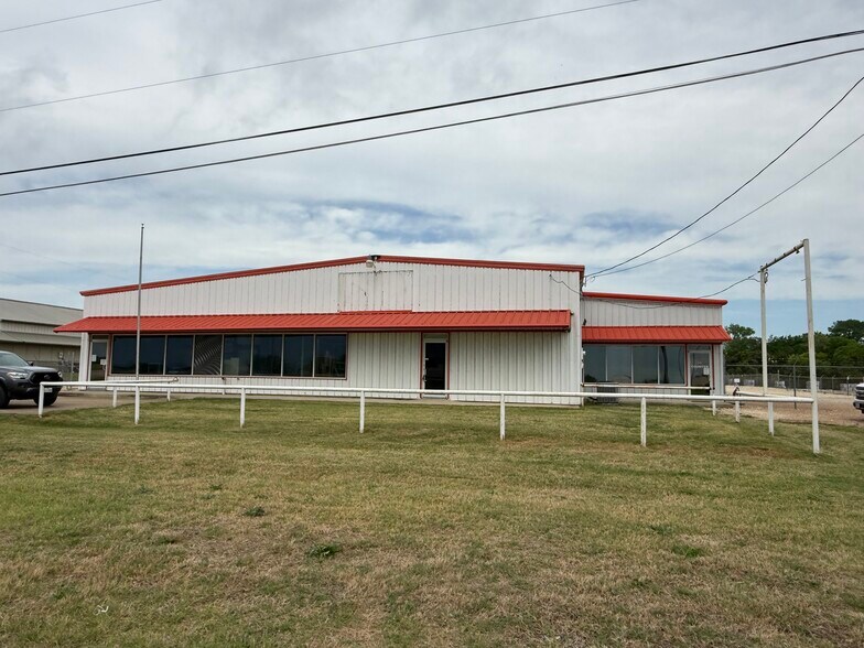 419 Enterprise Blvd, Hewitt, TX à louer - Photo principale – Image 1 sur 5