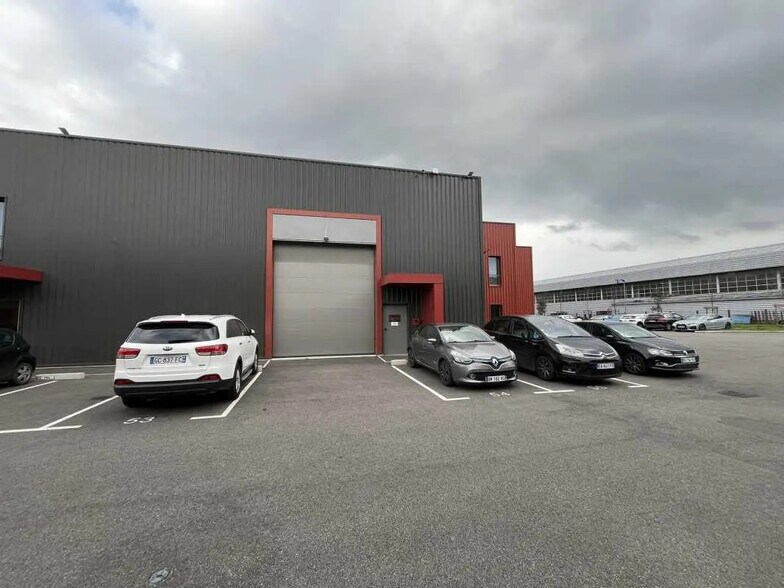 Bureau dans Chassieu à louer - Photo de l’immeuble – Image 3 sur 16