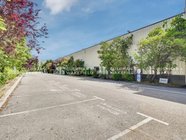 Plus de détails pour 155 Rue Du Dirigeable, Aubagne - Local d'activités à louer