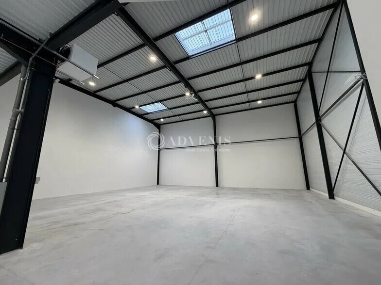 Local d’activités dans Chalifert à louer - Photo de l’immeuble – Image 1 sur 8