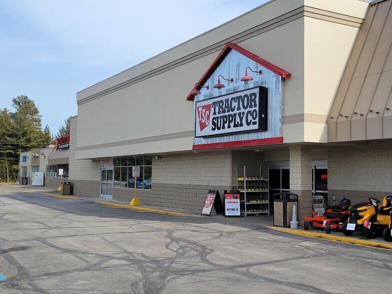 1700 E Us 23, East Tawas, MI à louer - Photo de l’immeuble – Image 2 sur 5