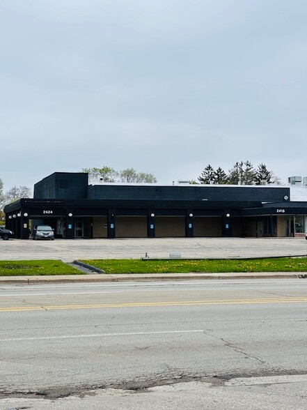 2416-2424 Washington St, Waukegan, IL à louer - Photo de l’immeuble – Image 1 sur 4