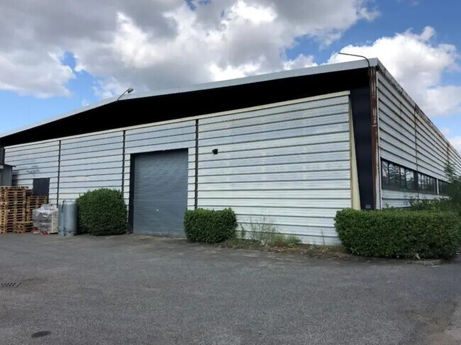 Plus de détails pour 6 Rue Yves Toudic, Vénissieux - Industriel/Logistique à vendre