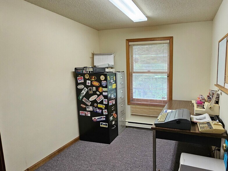 27 Douglas Rd, Webster, MA à vendre - Photo intérieure – Image 2 sur 20