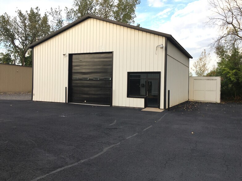 226 Bridge St, East Syracuse, NY à vendre - Photo principale – Image 1 sur 10