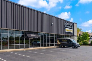 Plus de détails pour 401 N English Station Rd, Louisville, KY - Local d'activités à louer