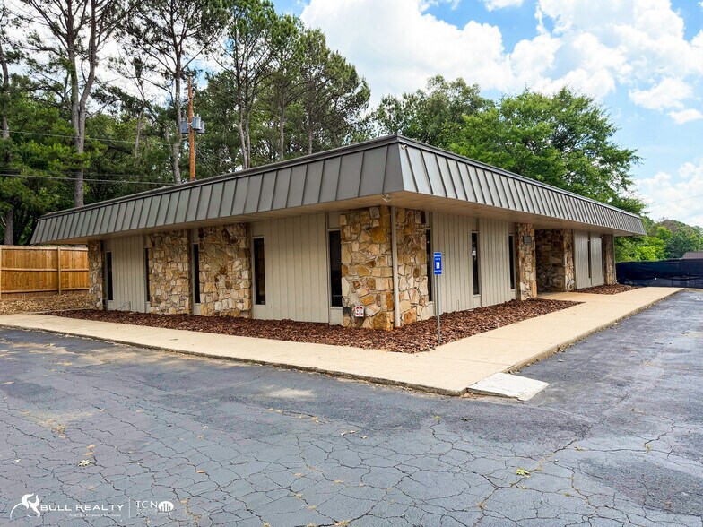 2560 E Wesley Chapel Way, Decatur, GA à vendre - Photo de l’immeuble – Image 3 sur 14