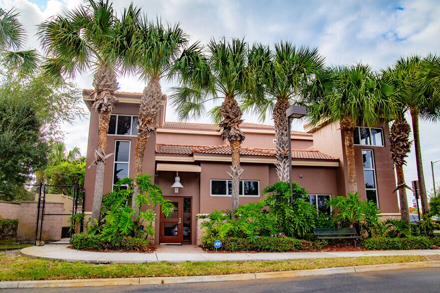 4444 Summit Blvd, West Palm Beach, FL à vendre - Photo de l’immeuble – Image 1 sur 4