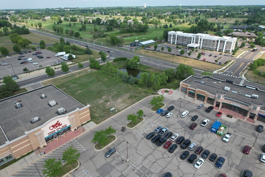 8318 3rd St N, Oakdale, MN à vendre - Photo de l’immeuble – Image 3 sur 3