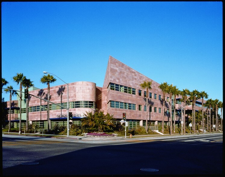 2100 Colorado Ave, Santa Monica, CA à louer - Photo de l’immeuble – Image 3 sur 13