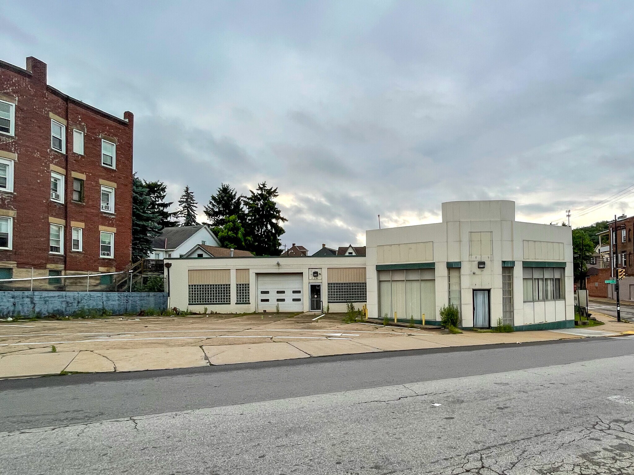 1002 Chartiers Ave, McKees Rocks, PA à vendre Photo de l’immeuble– Image 1 sur 17