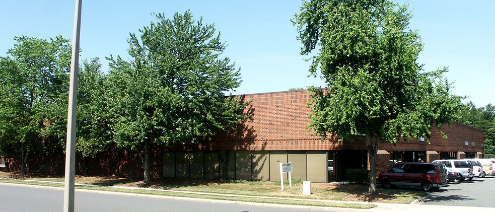 2748 Interstate St, Charlotte, NC à louer - Photo de l’immeuble – Image 2 sur 15