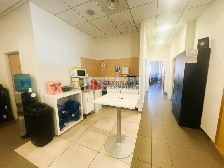 Local d’activités dans Nîmes à louer - Photo intérieure – Image 3 sur 3