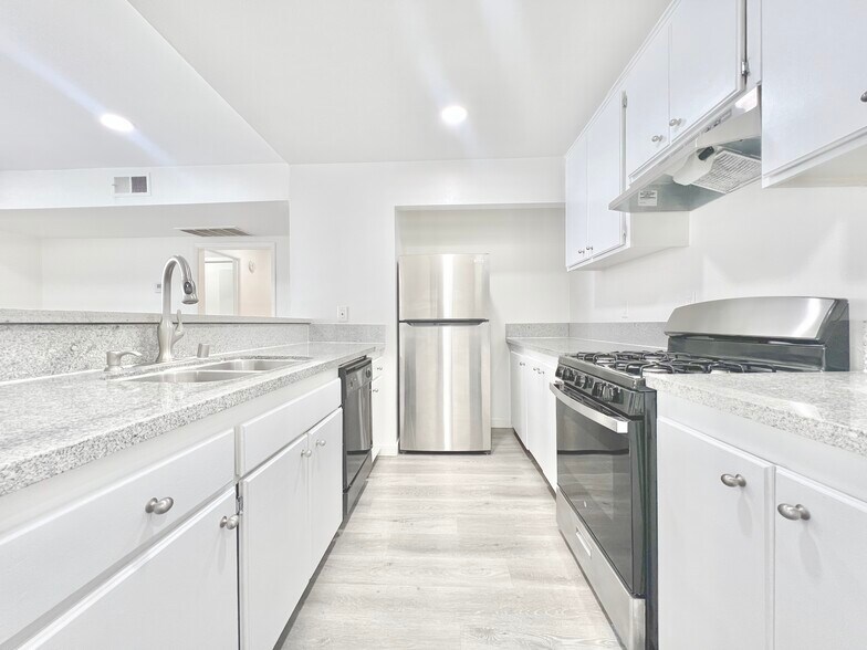7437 Haskell Ave, Van Nuys, CA à vendre - Photo de l’immeuble – Image 2 sur 20