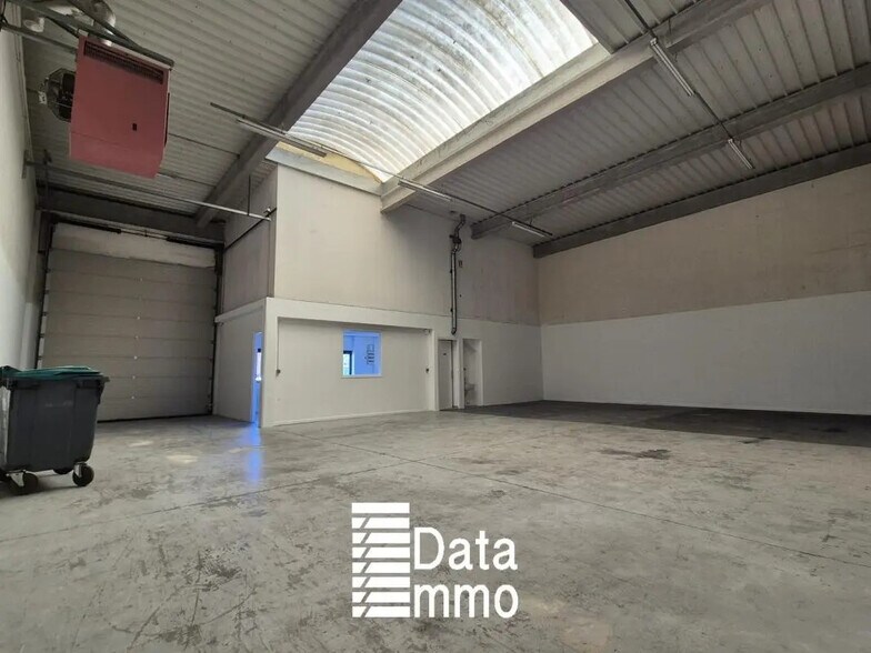 Industriel/Logistique dans Moissy-Cramayel à louer - Photo de l’immeuble – Image 1 sur 8