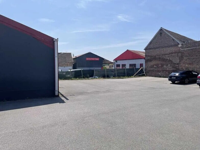 Local d’activités dans Beauvais à louer - Photo de l’immeuble – Image 3 sur 5