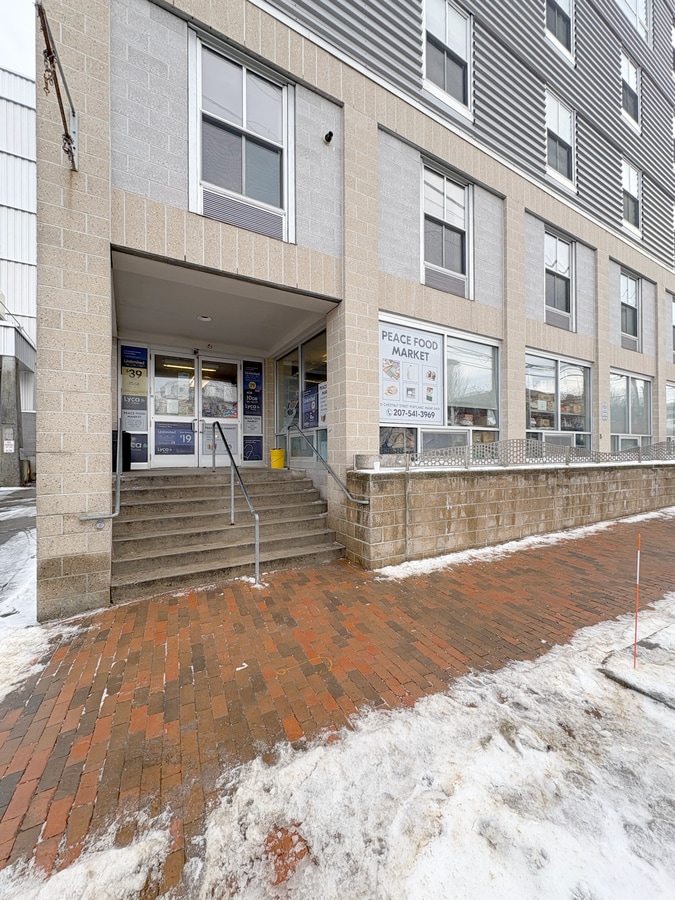 21 Chestnut St, Portland, ME 04101 - Lot 2 -  - Photo intérieure - Image 1 of 6