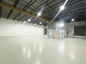 4201-4250 NW 37th Ct, Miami, FL à louer Photo intérieure– Image 2 sur 3