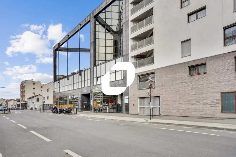 51-55 Rue Hoche, Ivry-sur-Seine à louer - Photo de l’immeuble – Image 1 sur 15