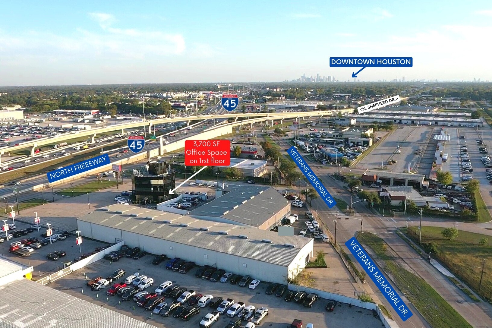 8245 North Fwy, Houston, TX à louer Photo de l’immeuble– Image 1 sur 9
