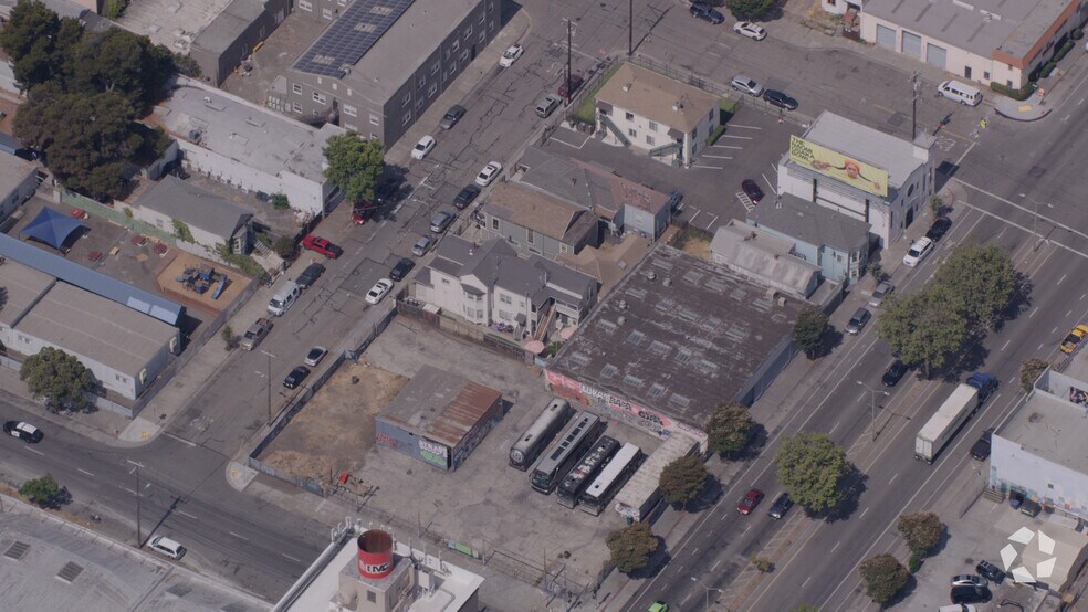 2201 Brush St, Oakland, CA à louer - Vidéo aérienne – Image 2 sur 8