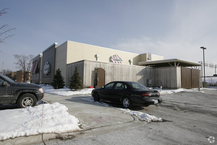 9651 W Higgins Rd, Rosemont, IL à louer - Photo de l’immeuble – Image 3 sur 6