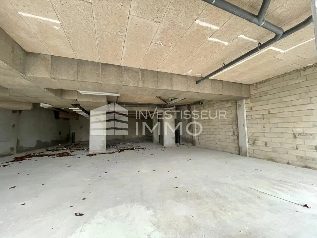 Local commercial dans Savigny-le-Temple à louer Photo intérieure– Image 1 sur 2