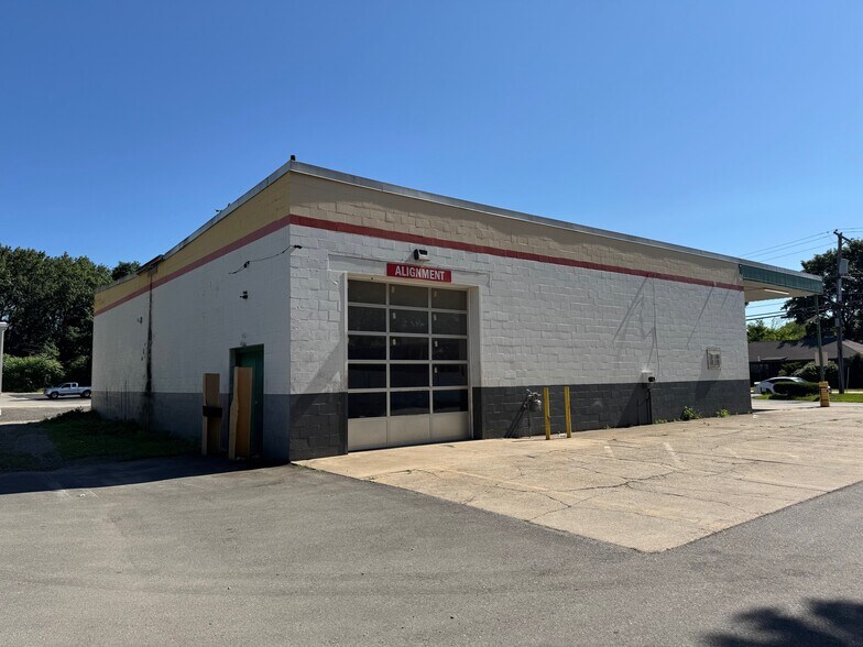 212 Bemis Rd, Fitchburg, MA à vendre - Photo de l’immeuble – Image 3 sur 4