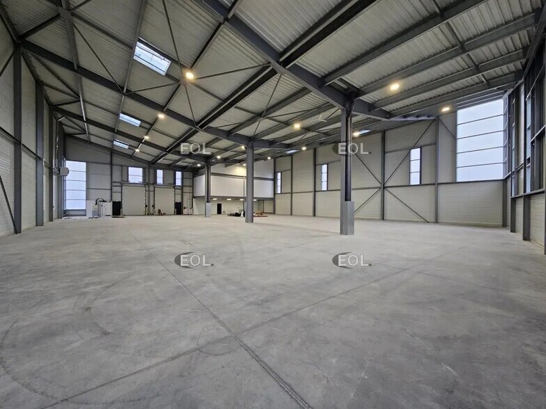 Local d’activités dans Limeil-Brévannes à louer - Photo de l’immeuble – Image 3 sur 15