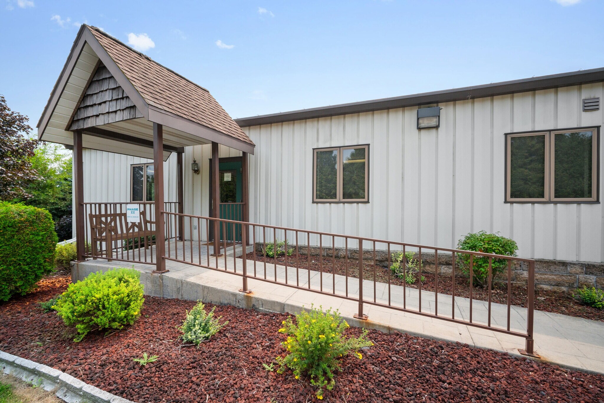 6417 Stockhausen Ln, West Bend, WI à vendre Photo de l’immeuble– Image 1 sur 8