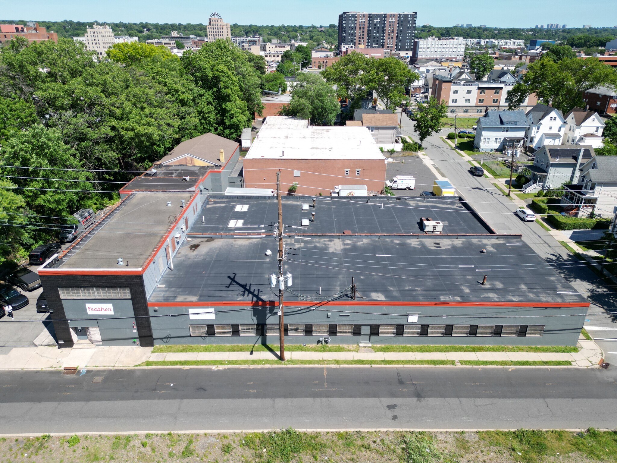 200-204 Railroad Ave, Hackensack, NJ à vendre Photo de l’immeuble– Image 1 sur 8