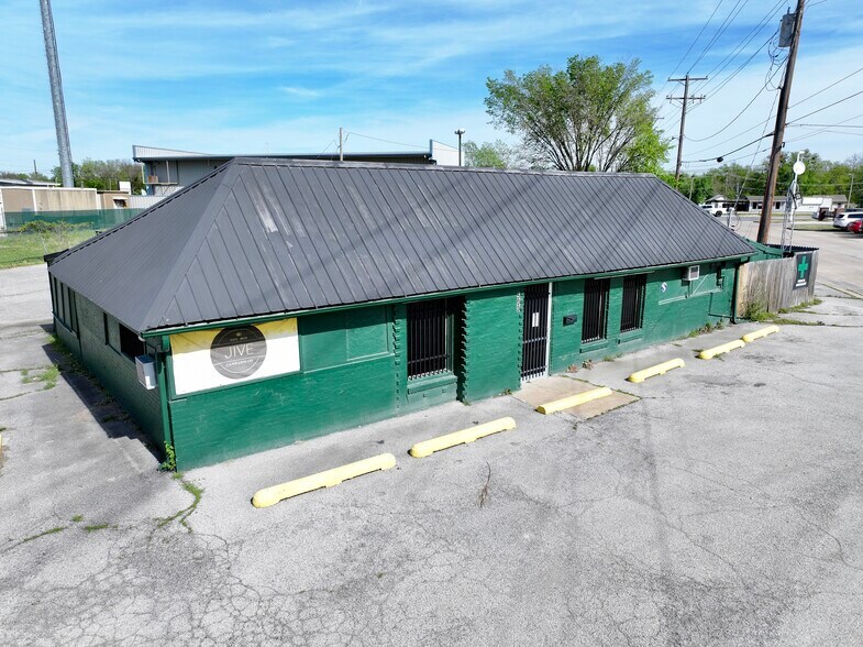 500 N J. M. Davis Blvd, Claremore, OK à vendre - Photo de l’immeuble – Image 1 sur 17