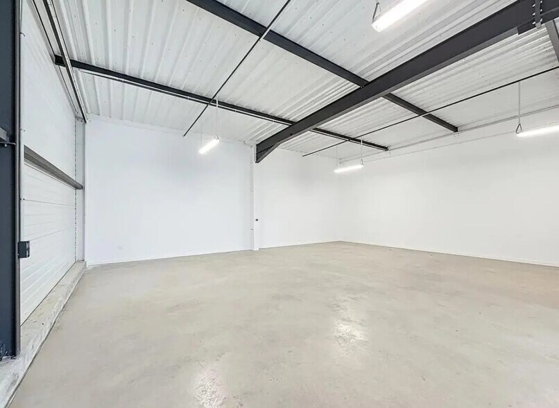 139 Rue Isaac Asimov, Bourgoin-Jallieu à louer - Photo de l’immeuble – Image 3 sur 12