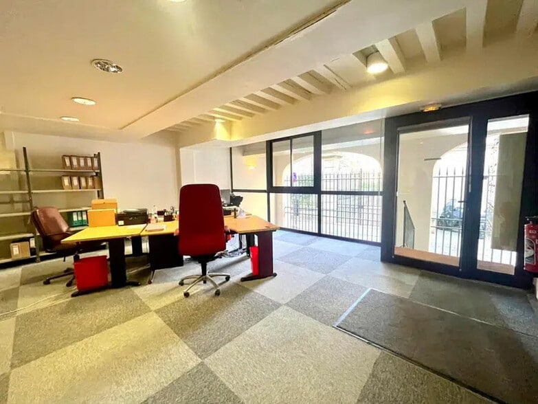 Bureau dans Saint-Germain-en-Laye à vendre - Photo intérieure – Image 3 sur 8