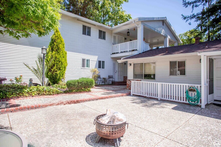 2044 Ascot Dr, Moraga, CA à vendre - Photo de l’immeuble – Image 2 sur 6