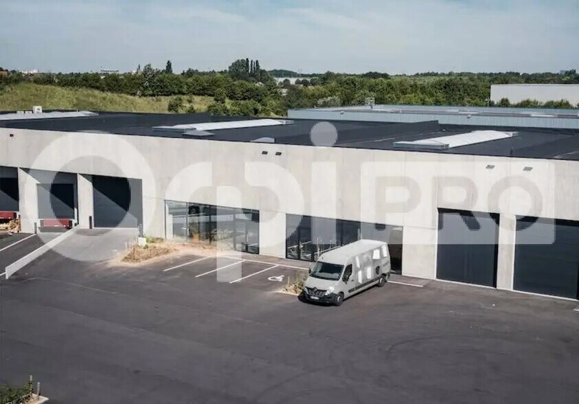 Industriel/Logistique dans Sainghin-en-Mélantois à louer - Photo de l’immeuble – Image 3 sur 6